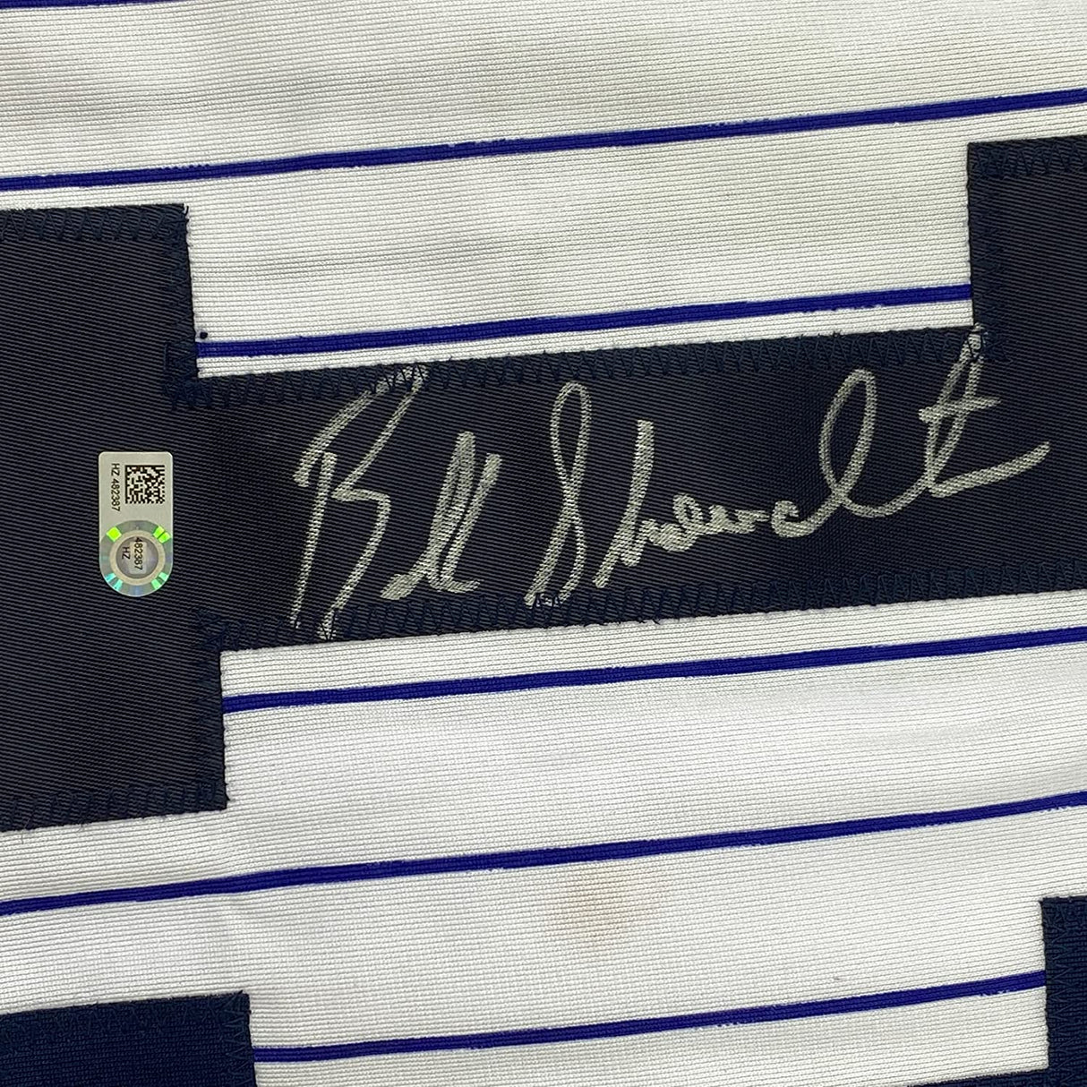 Camiseta de béisbol de rayas de Nueva York de Buck Showalter, enmarcada, autografiada y firmada, 35 x 39, MLB COA