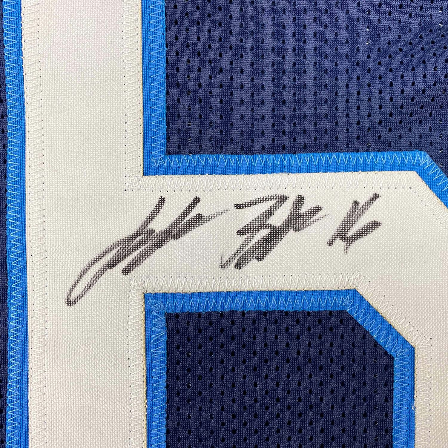 Camiseta de fútbol azul oscuro de Tennessee Beckett BAS COA, enmarcada, autografiada y firmada por Treylon Burks, 35 x 39