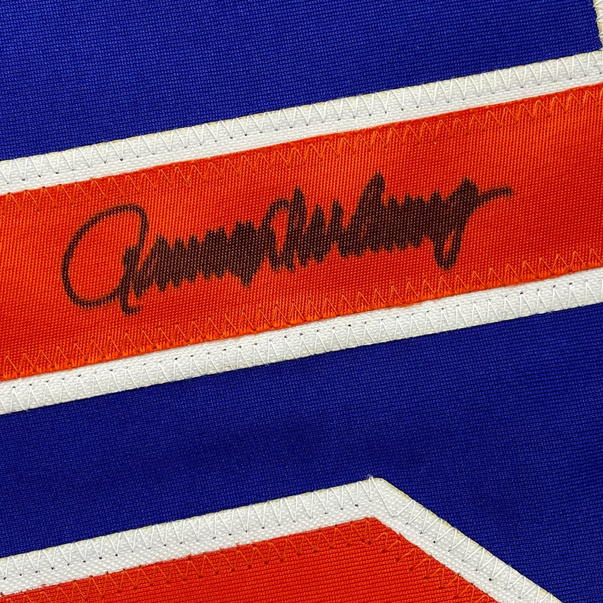 Camiseta de béisbol azul de Nueva York, enmarcada, autografiada y firmada por Ron Darling, 35 x 39, JSA COA