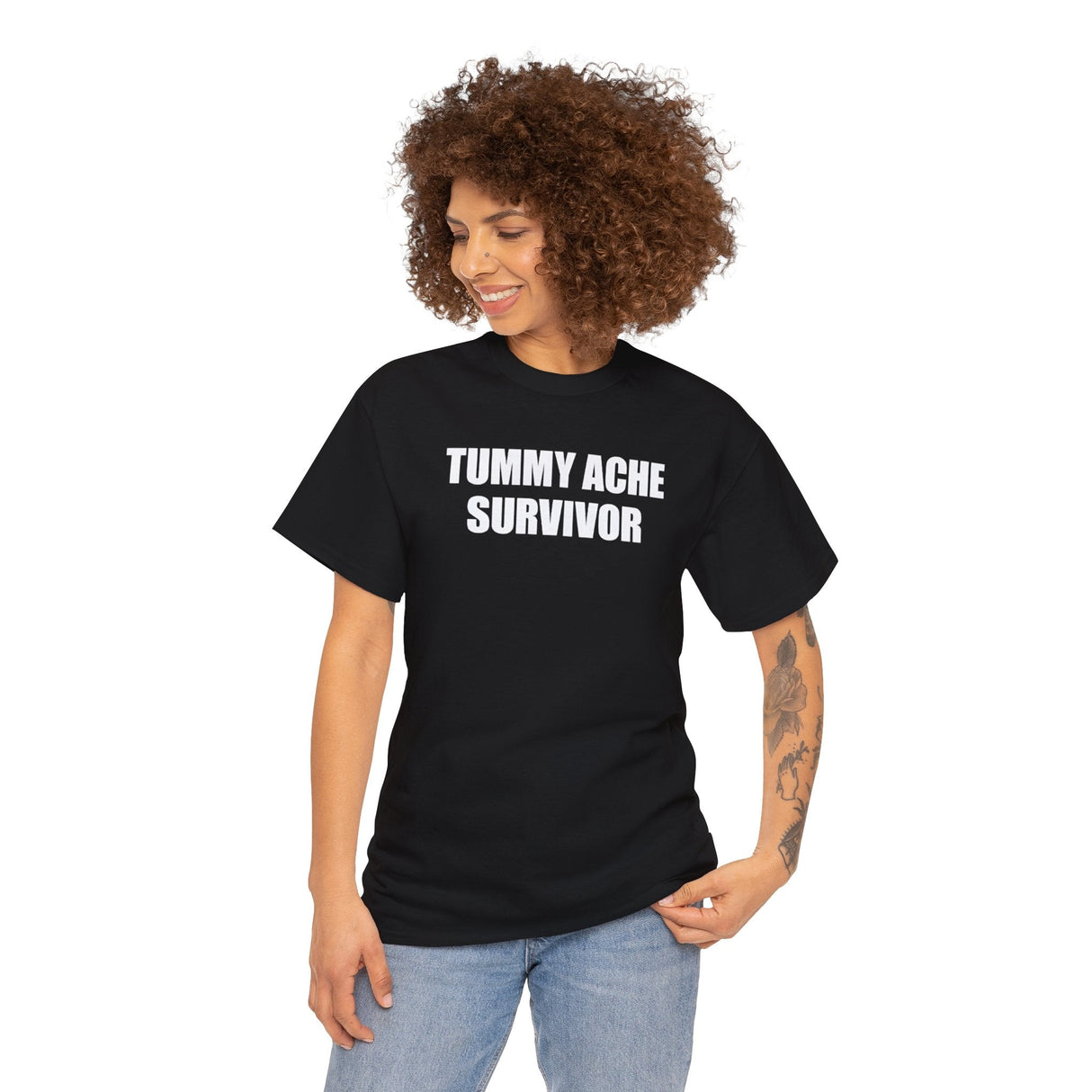 Camiseta de superviviente del dolor de estómago: divertida camiseta meme para amantes de la comida y el humor.