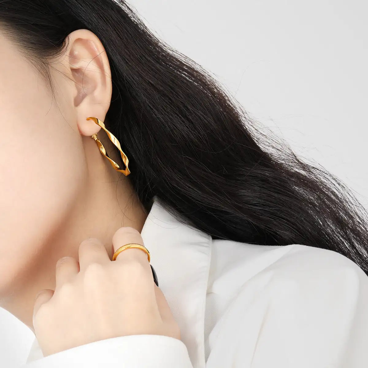 Women's Titanium Steel Gold-plated All-match Ear Clip - Lootquake