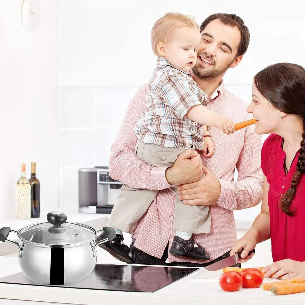 Karinear dispose d'une cuisinière en céramique avec 4 brûleurs intégrés, deux zones extensibles, une table électrique intégrée, une commande tactile, une minuterie