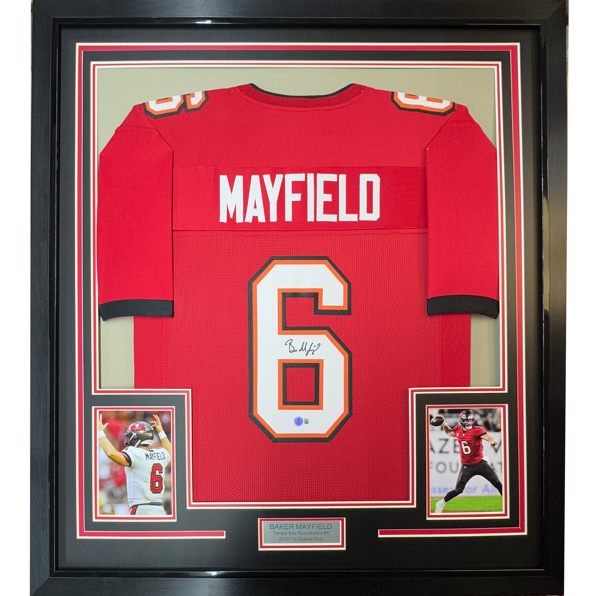 Camiseta de fútbol americano enmarcada, autografiada y firmada por Baker Mayfield, 35 x 39, color rojo de Tampa Bay, Beckett BAS COA
