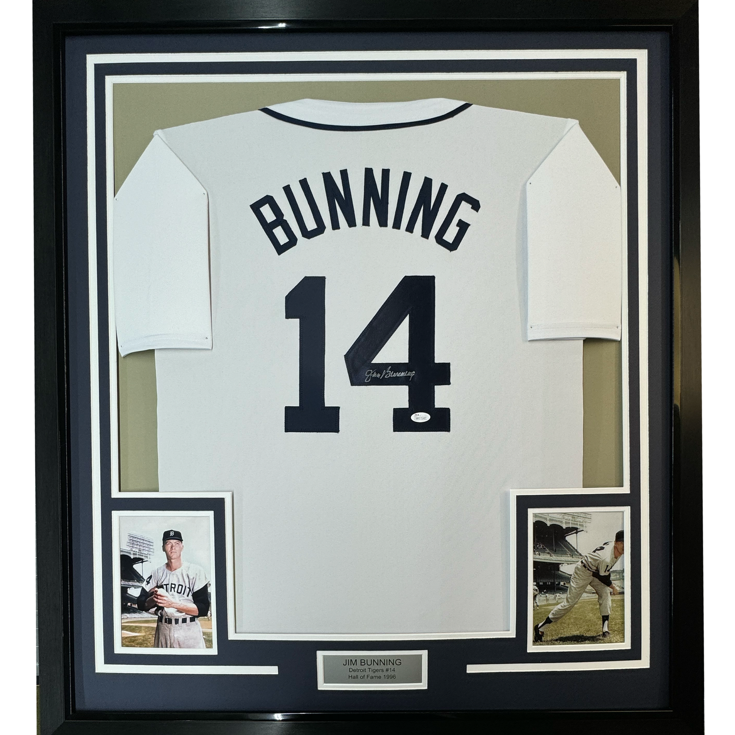 Camiseta de béisbol blanca de Detroit de 35 x 39, enmarcada, autografiada y firmada por Jim Bunning (JSA COA)