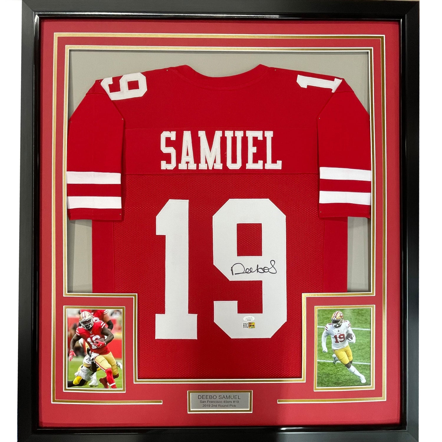 Camiseta de fútbol rojo de San Francisco, enmarcada, autografiada y firmada por Deebo Samuel, 35 x 39, JSA COA
