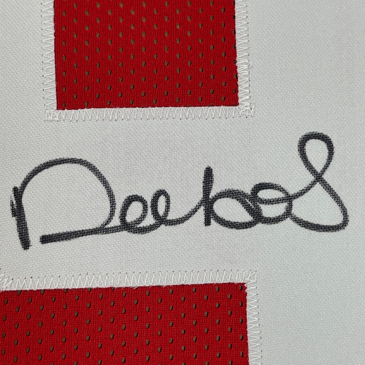 Camiseta de fútbol rojo de San Francisco, enmarcada, autografiada y firmada por Deebo Samuel, 35 x 39, JSA COA