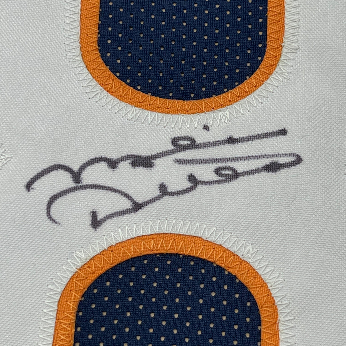 Camiseta de fútbol azul Chicago de 35 x 39, enmarcada, autografiada y firmada por Mike Ditka (JSA COA)