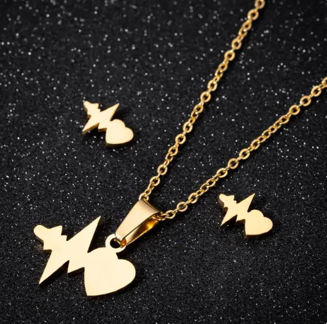 Collares de acero inoxidable con forma de corazón para mujer