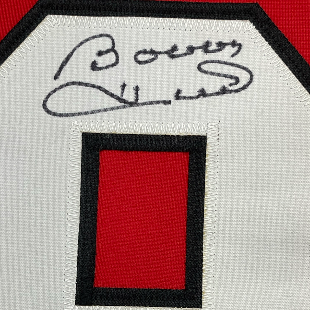 Camiseta de hockey roja de Chicago, enmarcada, autografiada y firmada por Bobby Hull, HOF 1983, 35 x 39, JSA COA