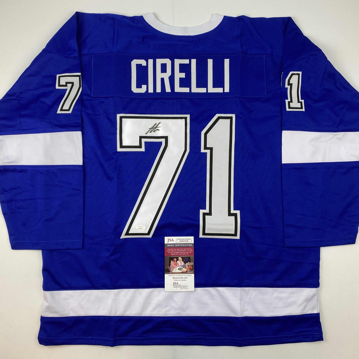 Camiseta de hockey azul de Tampa Bay autografiada/firmada por Anthony Cirelli JSA COA