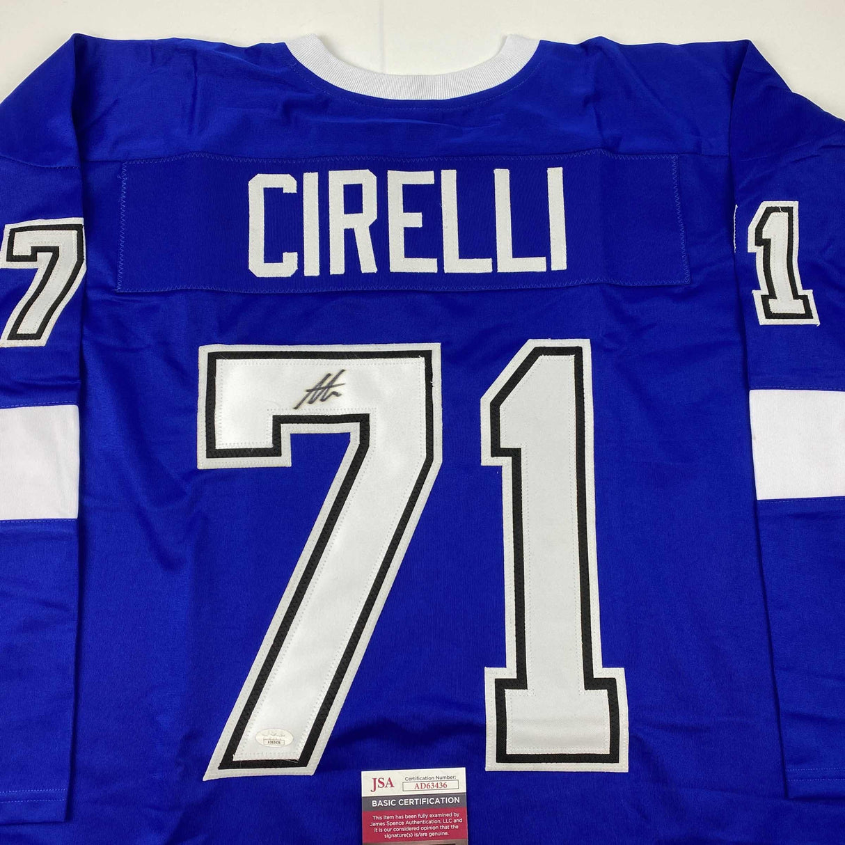 Camiseta de hockey azul de Tampa Bay autografiada/firmada por Anthony Cirelli JSA COA