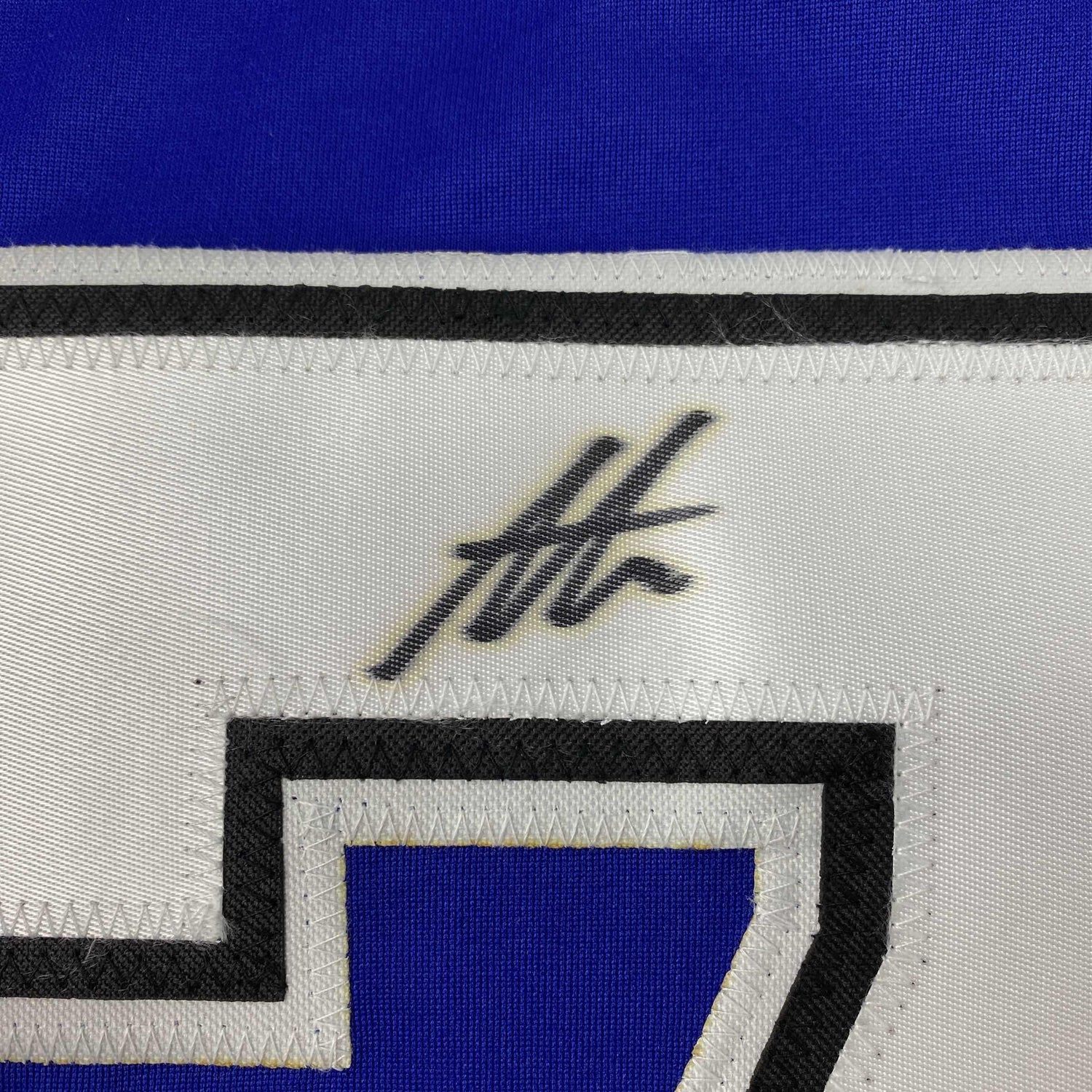 Camiseta de hockey azul de Tampa Bay autografiada/firmada por Anthony Cirelli JSA COA