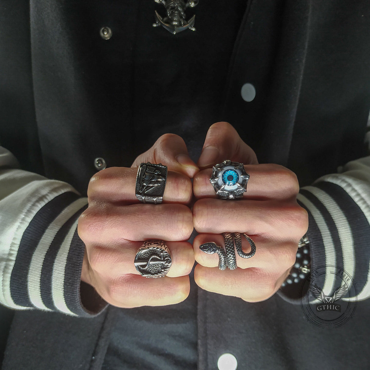 Anillo de acero inoxidable con ancla náutica