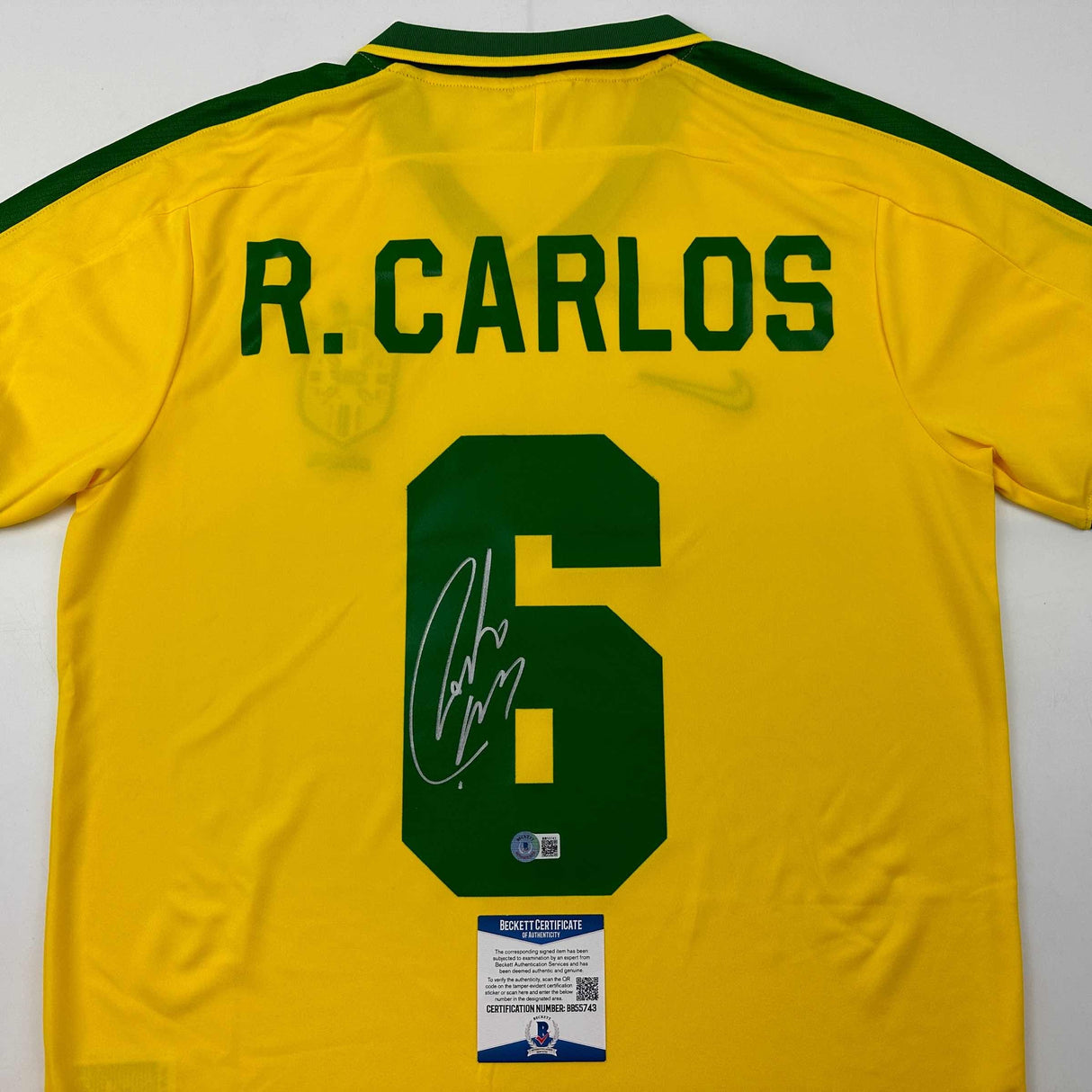 Camiseta de fútbol retro amarilla de Roberto Carlos, Brasil, autografiada y firmada por Beckett BAS COA