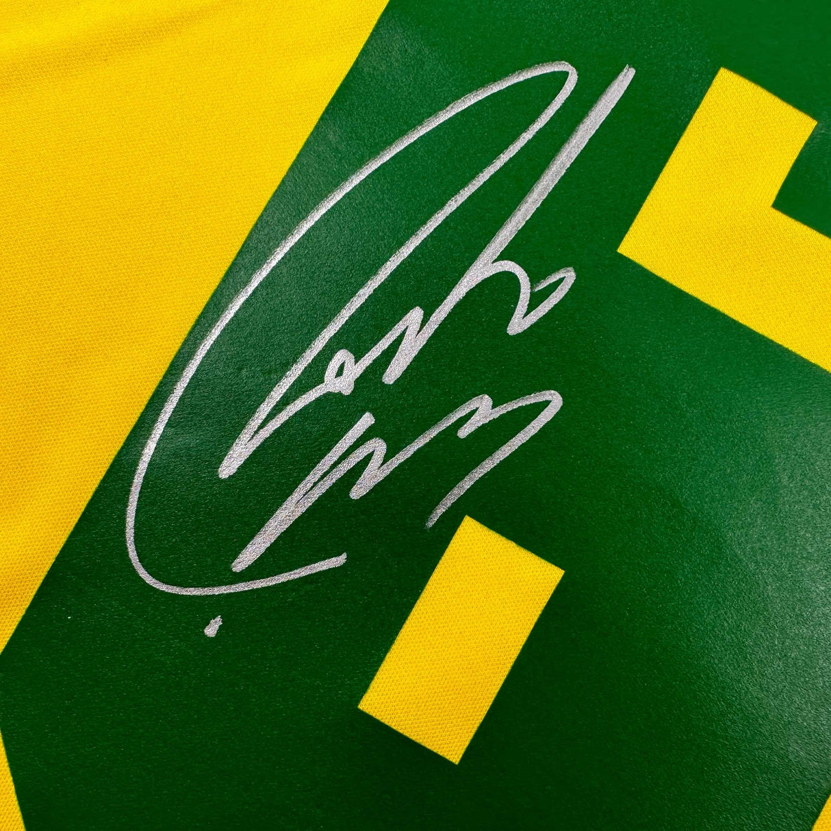Camiseta de fútbol retro amarilla de Roberto Carlos, Brasil, autografiada y firmada por Beckett BAS COA