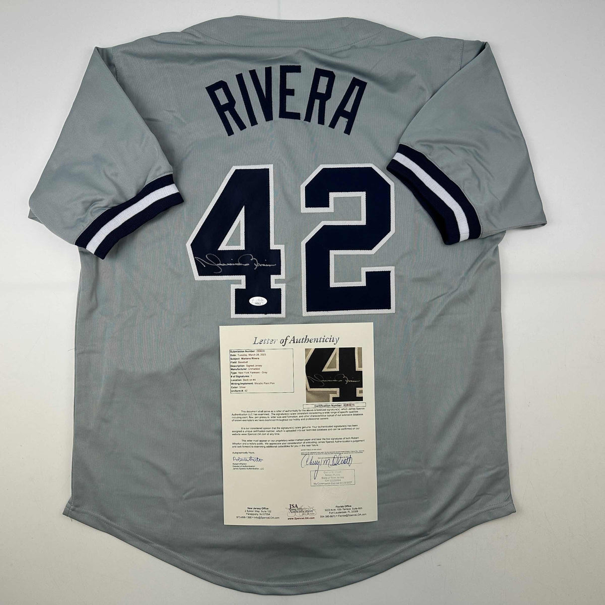 Camiseta de béisbol gris de Nueva York autografiada/firmada por Mariano Rivera JSA COA/LOA