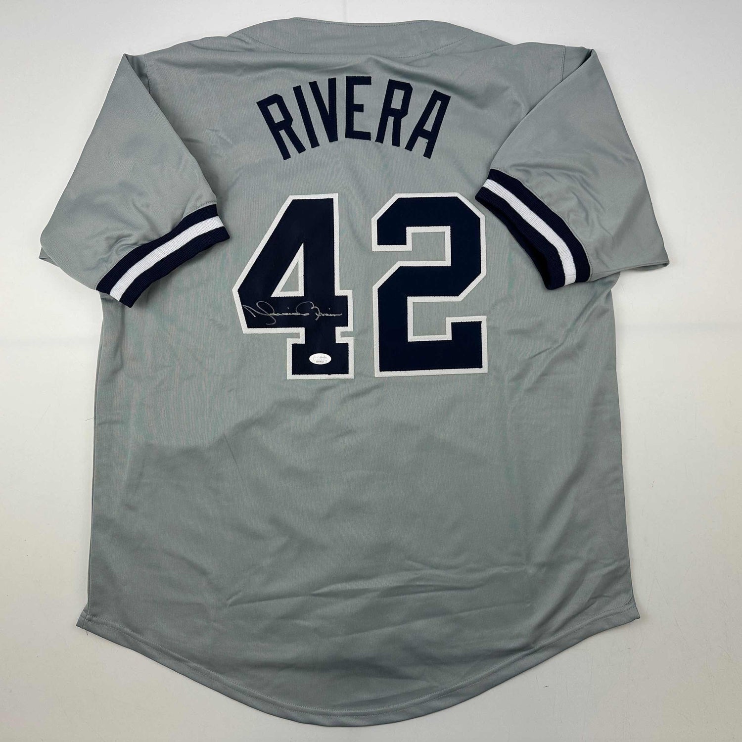 Camiseta de béisbol gris de Nueva York autografiada/firmada por Mariano Rivera JSA COA/LOA
