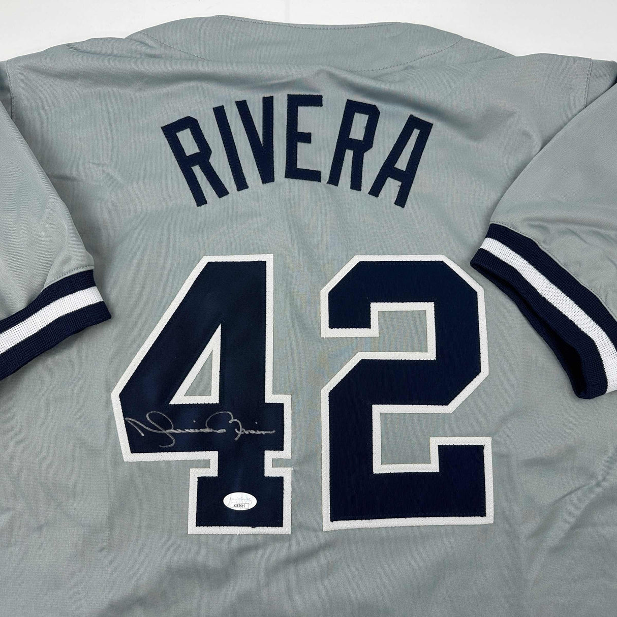 Camiseta de béisbol gris de Nueva York autografiada/firmada por Mariano Rivera JSA COA/LOA