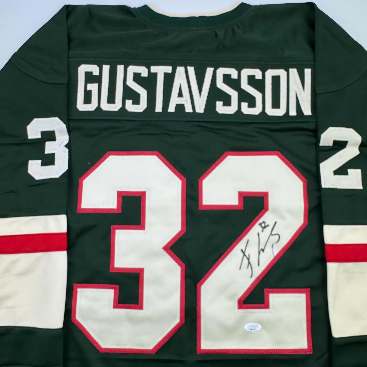 Camiseta de hockey verde de Minnesota de Filip Gustavsson autografiada/firmada JSA COA