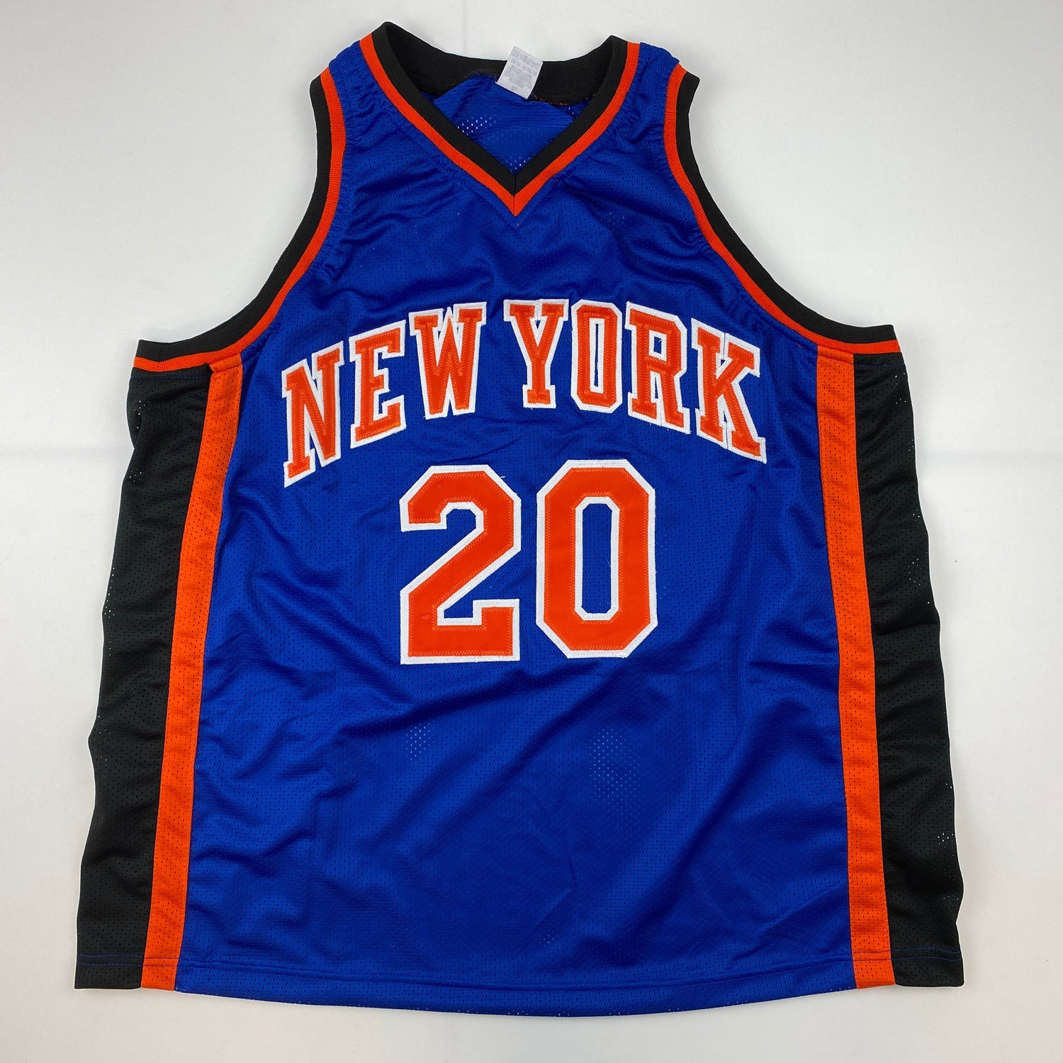 Camiseta de baloncesto azul de Nueva York autografiada/firmada de Allan Houston. PSA/Certificado de ADN.