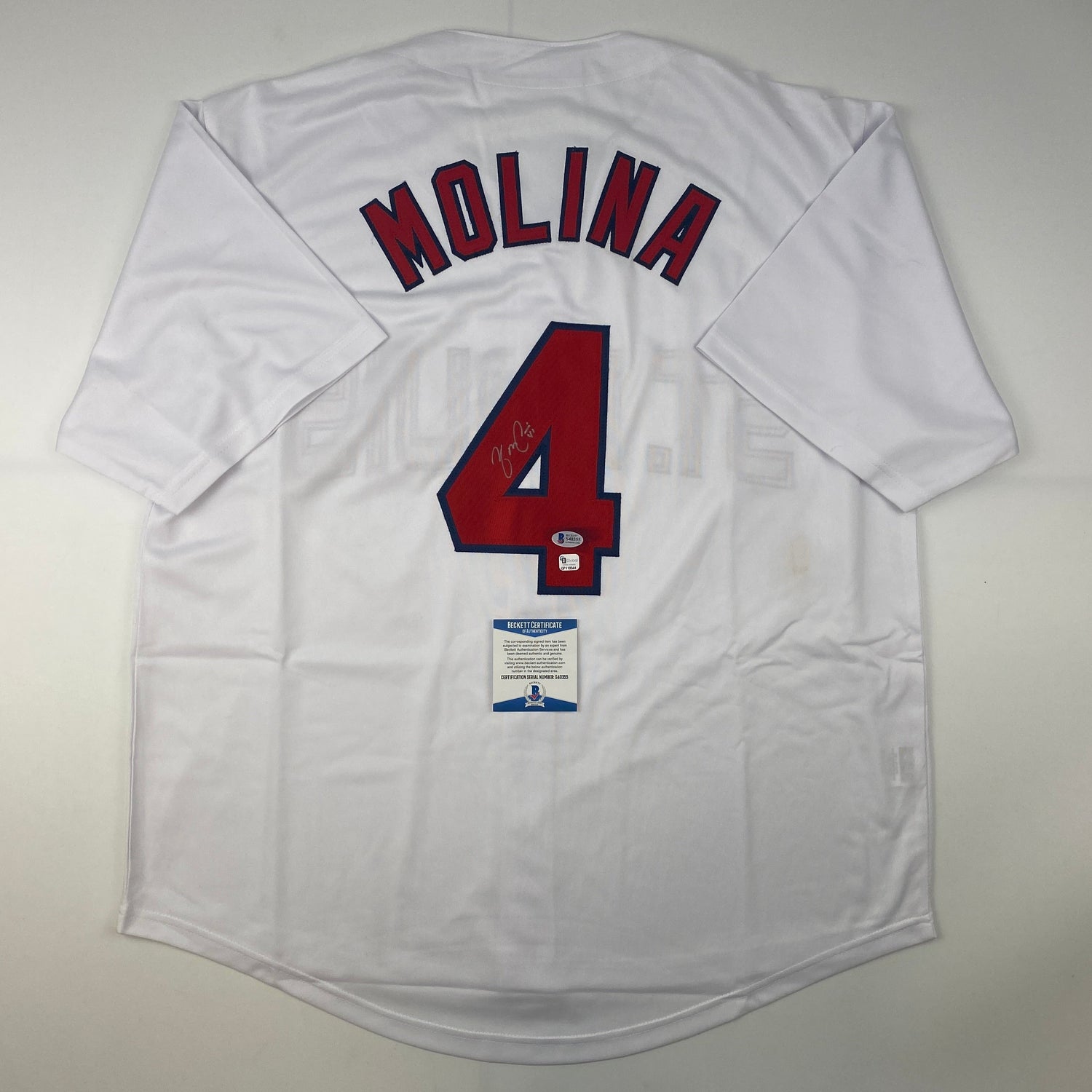 Camiseta de béisbol blanca de St. Louis de Yadier Molina autografiada y firmada por Beckett BAS COA
