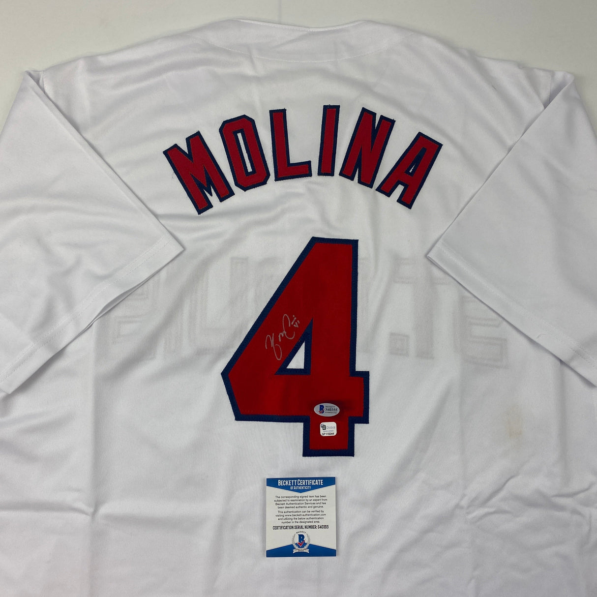Camiseta de béisbol blanca de St. Louis de Yadier Molina autografiada y firmada por Beckett BAS COA