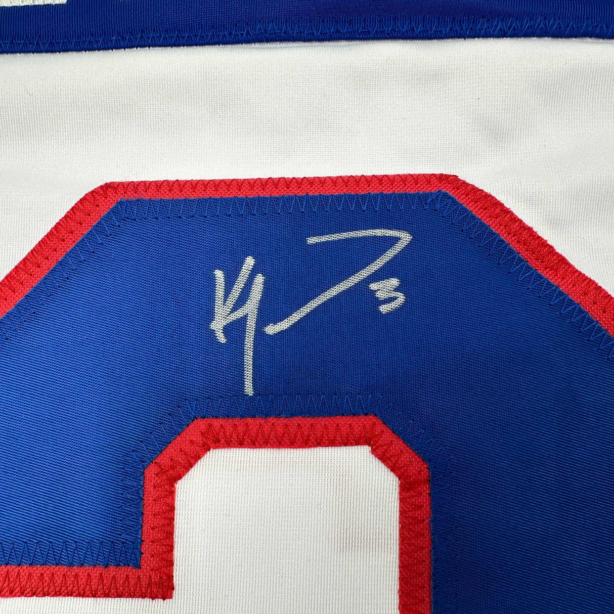 Camiseta de hockey blanca autografiada/firmada por Ken Morrow del equipo estadounidense Miracle On Ice 1980 (JSA COA)