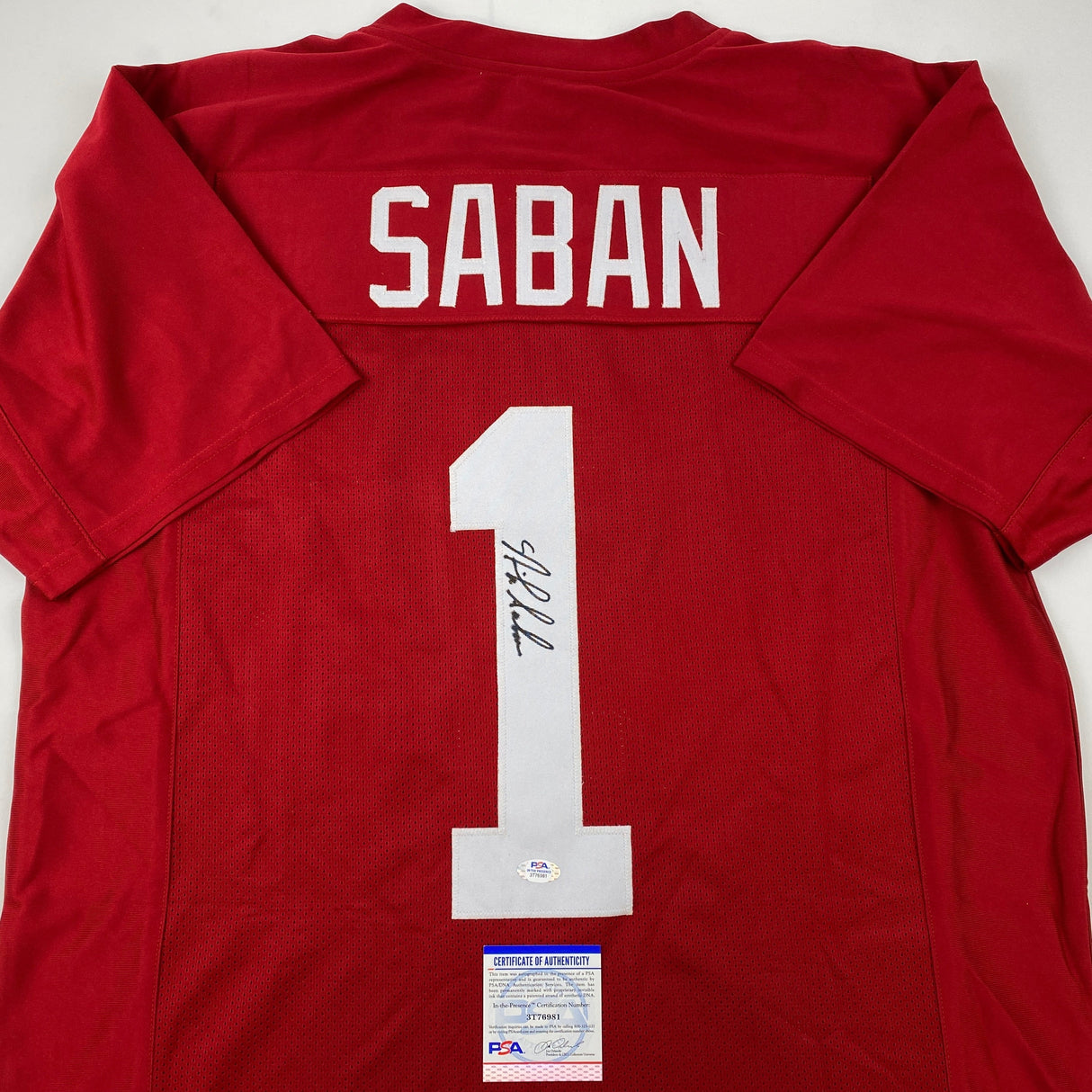 Camiseta de fútbol americano universitario Alabama Red autografiada/firmada por Nick Saban. PSA/CÓDIGO DE ADN