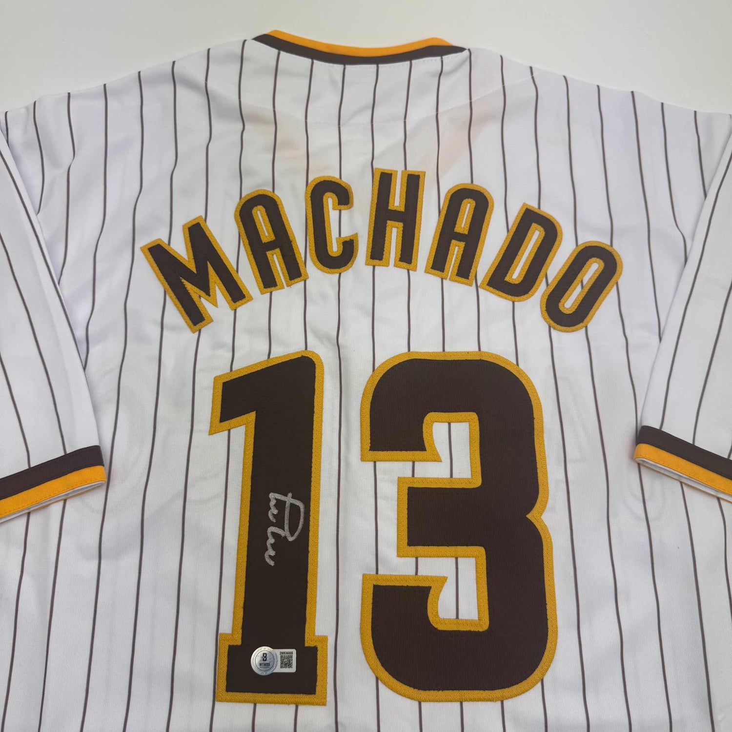 Camiseta de béisbol a rayas de San Diego de Manny Machado autografiada/firmada Beckett BAS COA