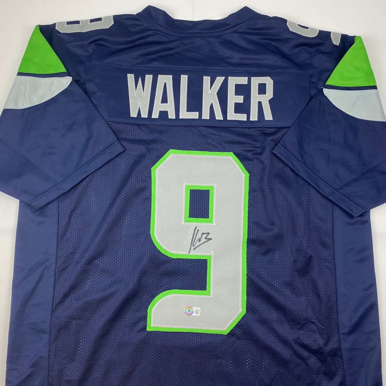 Camiseta de fútbol azul de Seattle autografiada/firmada de Kenneth Walker Beckett BAS COA