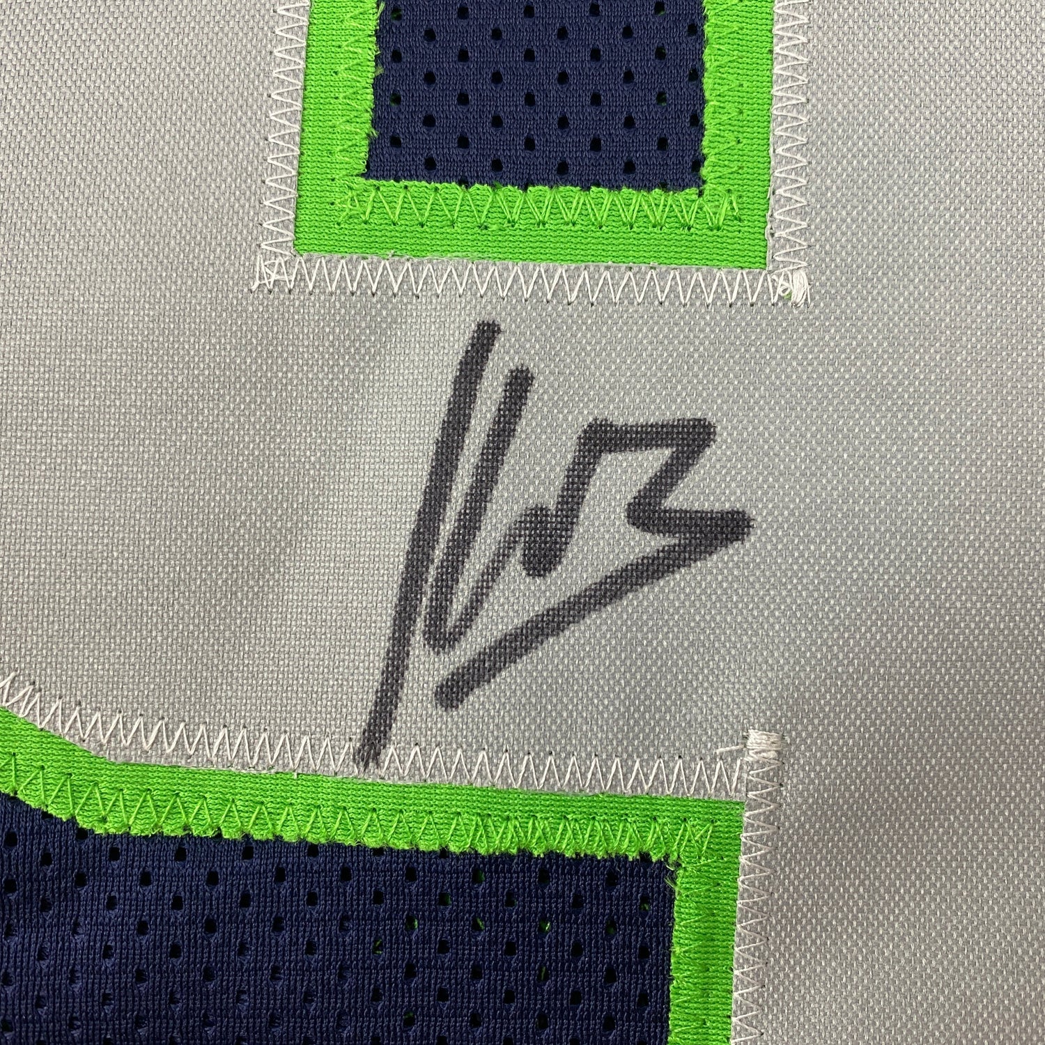 Camiseta de fútbol azul de Seattle autografiada/firmada de Kenneth Walker Beckett BAS COA