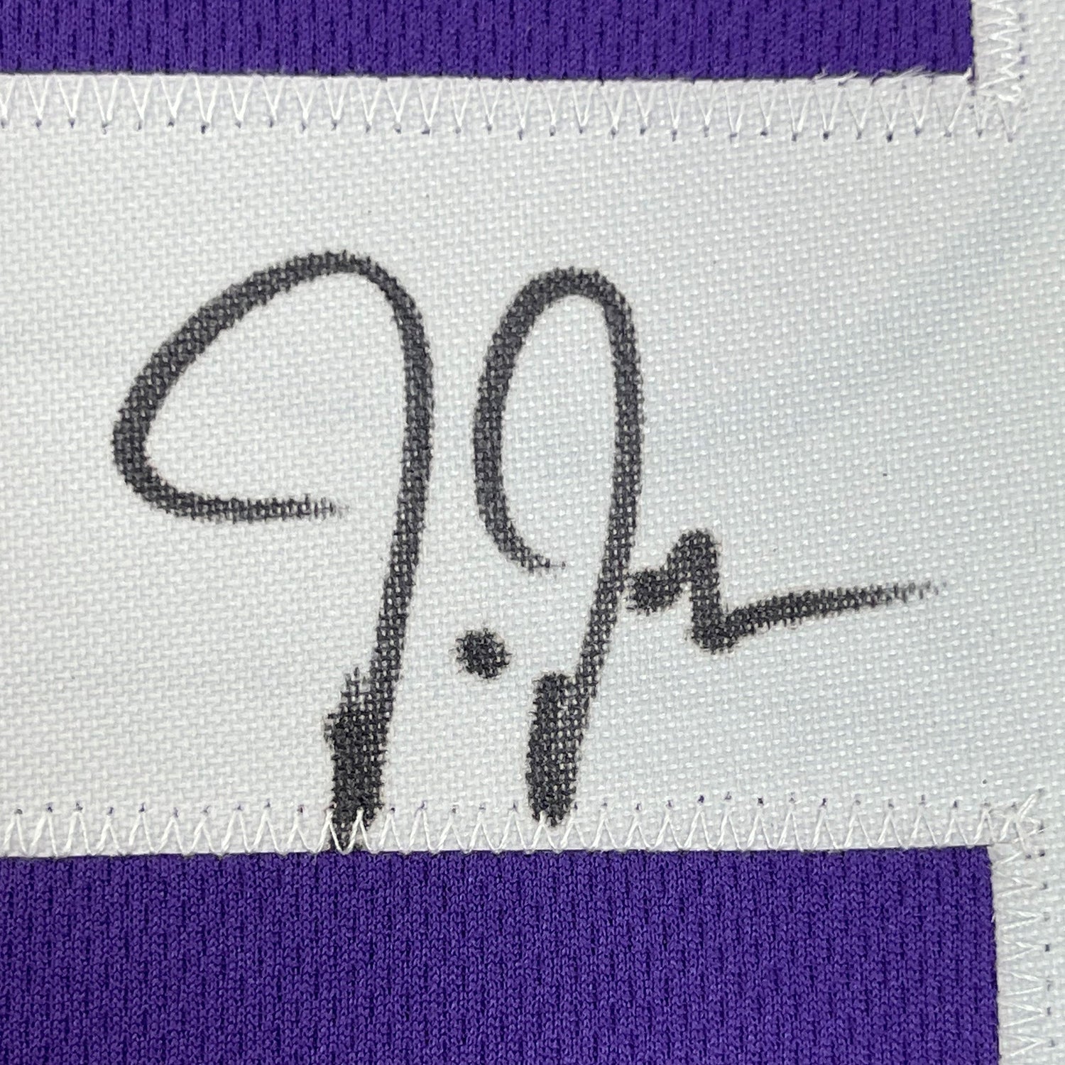 Camiseta de fútbol morado de Minnesota de 35 x 39, enmarcada, autografiada y firmada por Justin Jefferson (JSA COA)
