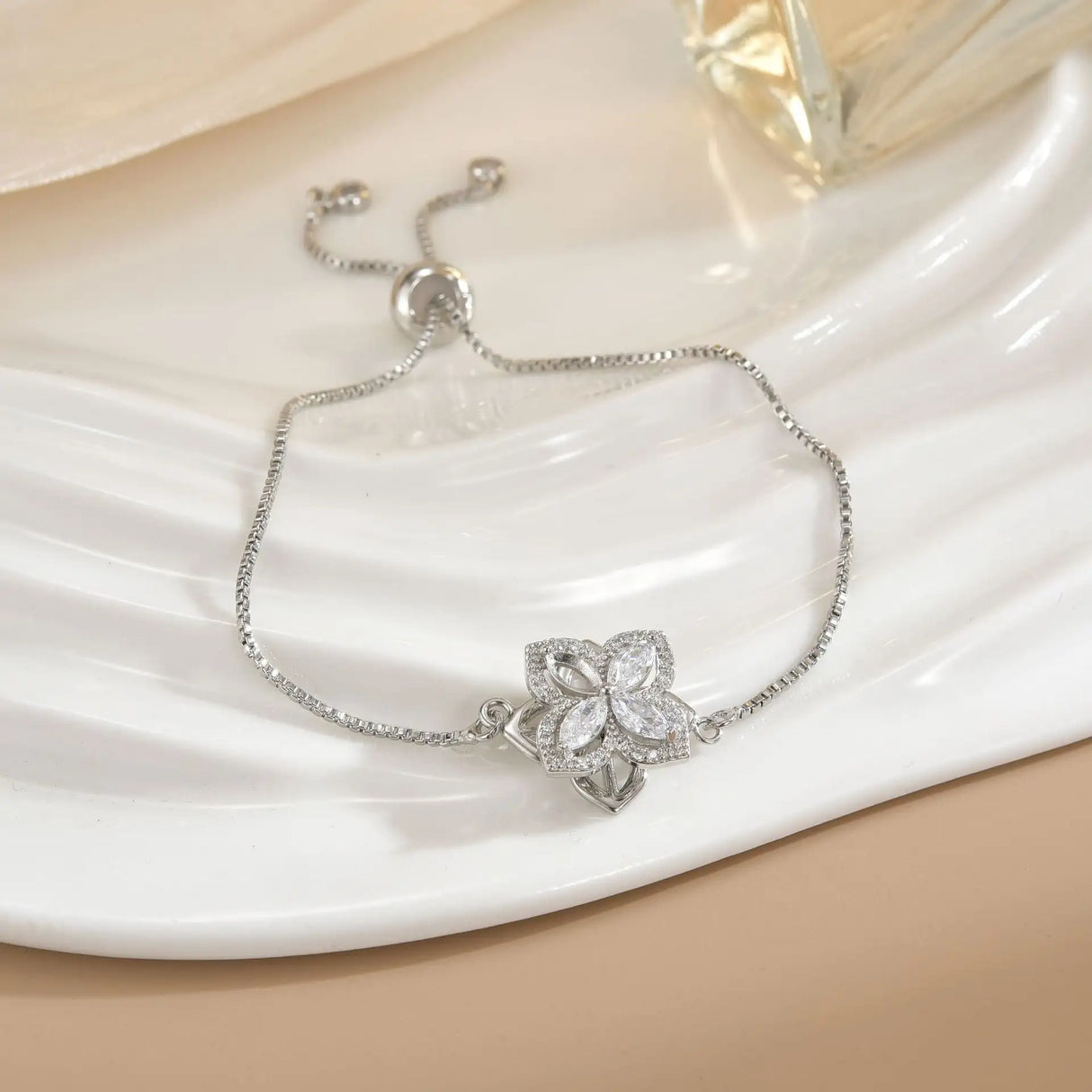 Simple Rotatable Flower Color-preserving Pure Copper Gold-plated Bracelet - Lootquake