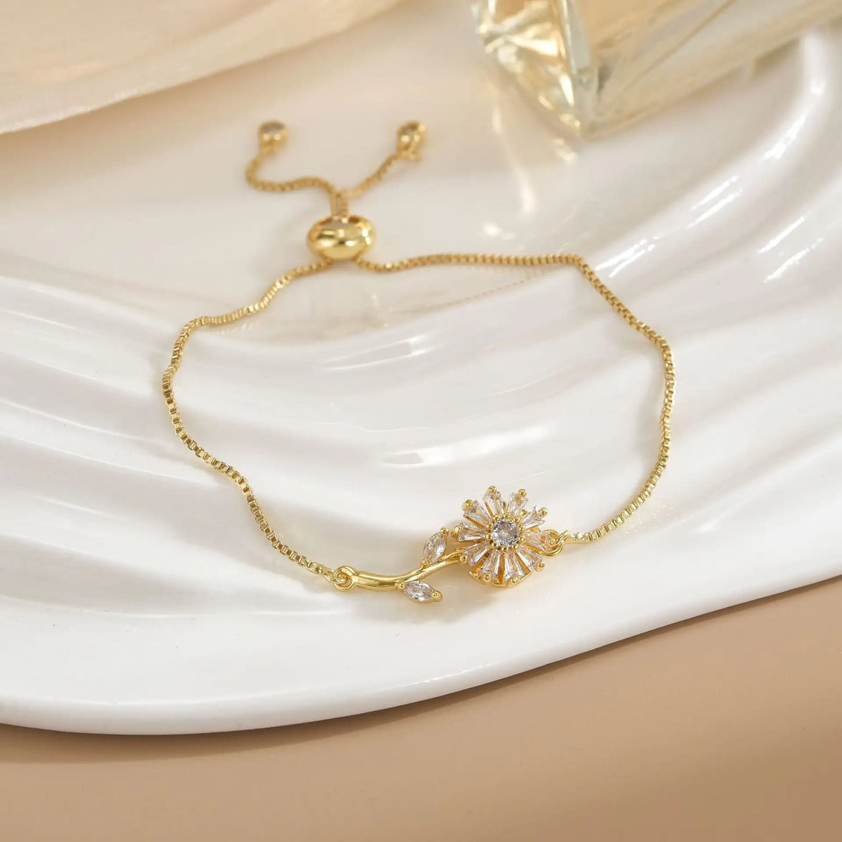 Simple Rotatable Flower Color-preserving Pure Copper Gold-plated Bracelet - Lootquake