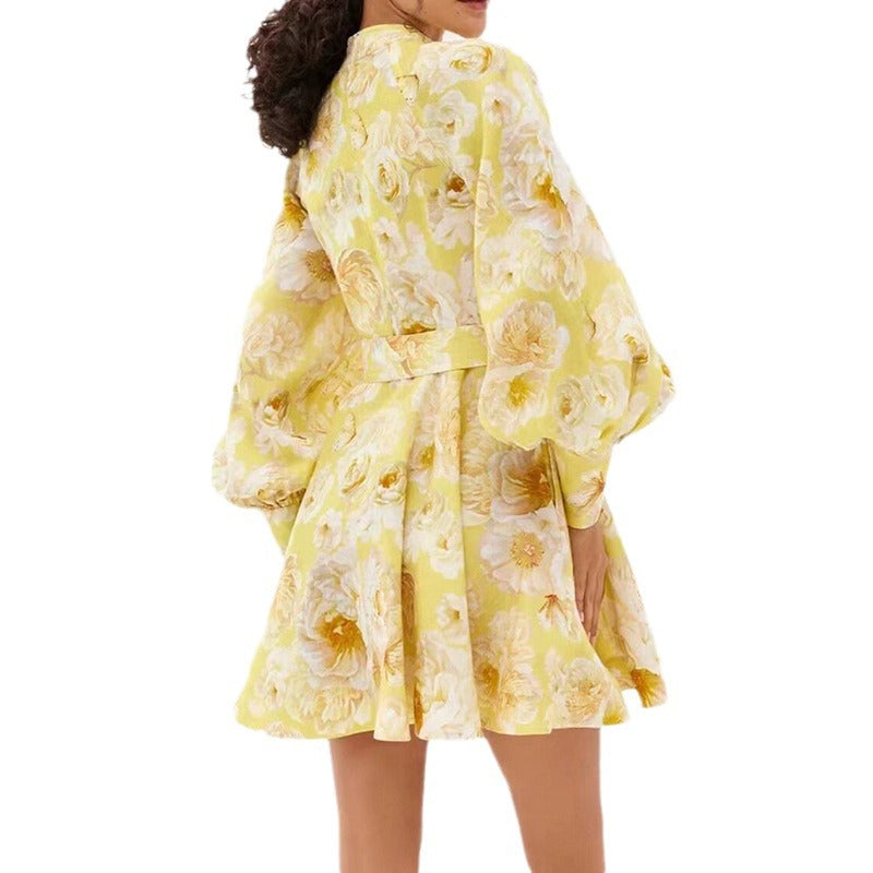 Vestido festivo con mangas farol y cinturón