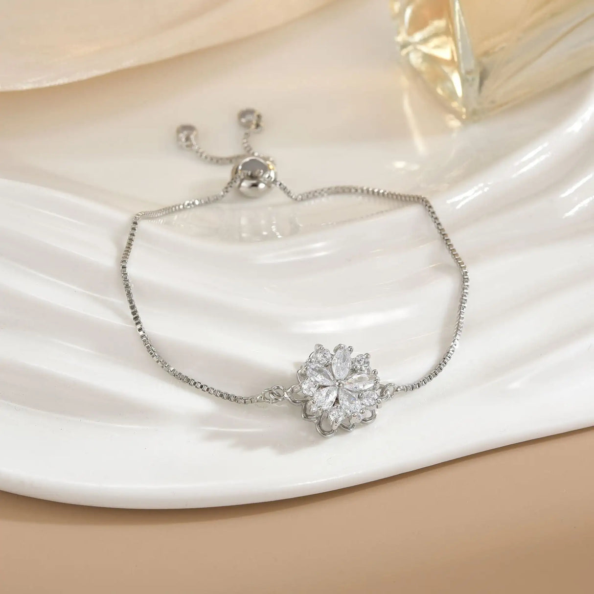 Simple Rotatable Flower Color-preserving Pure Copper Gold-plated Bracelet - Lootquake