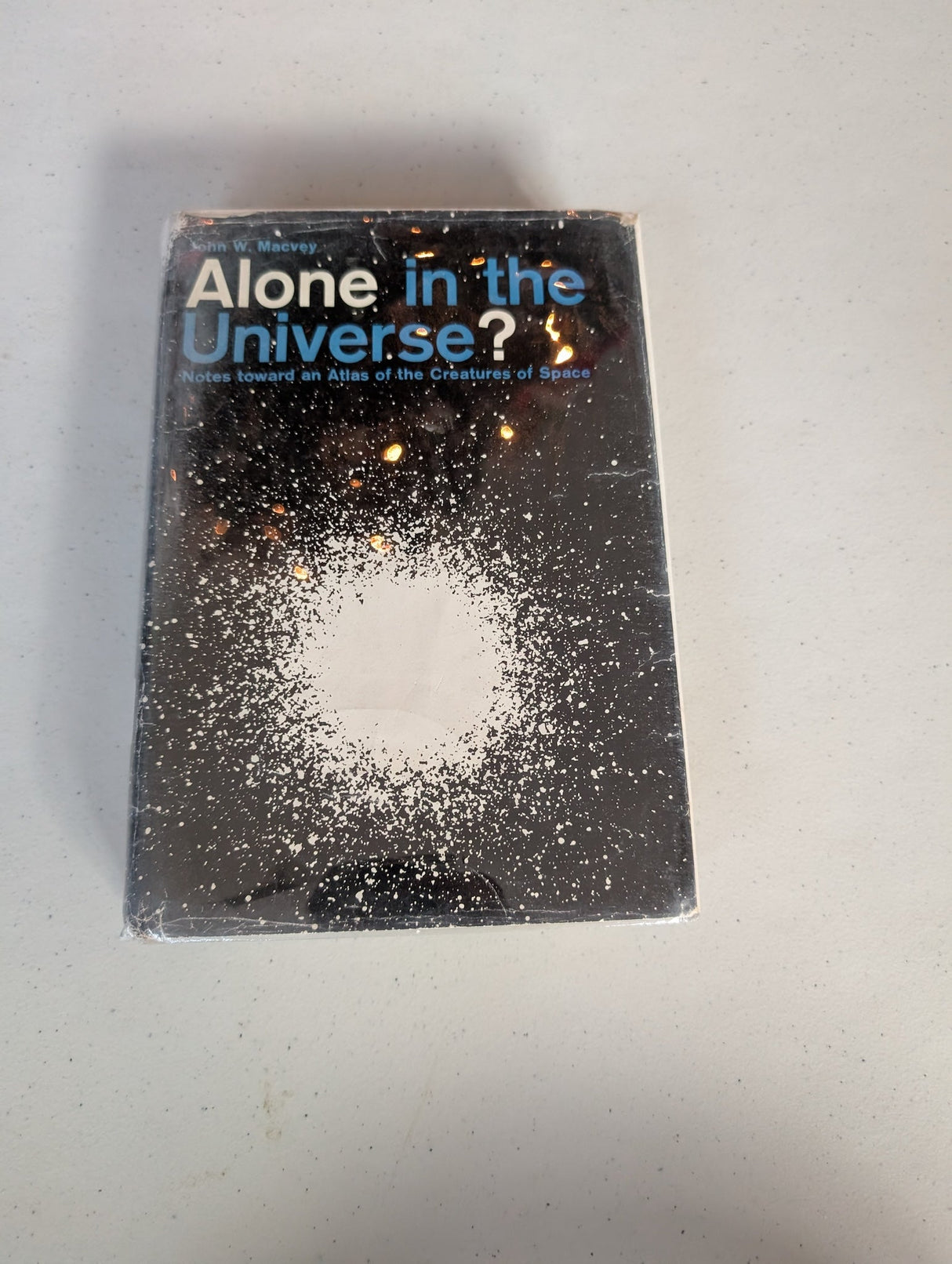 ¿Solo en el universo? Notas para un atlas de las criaturas del espacio, de John W. Macvey