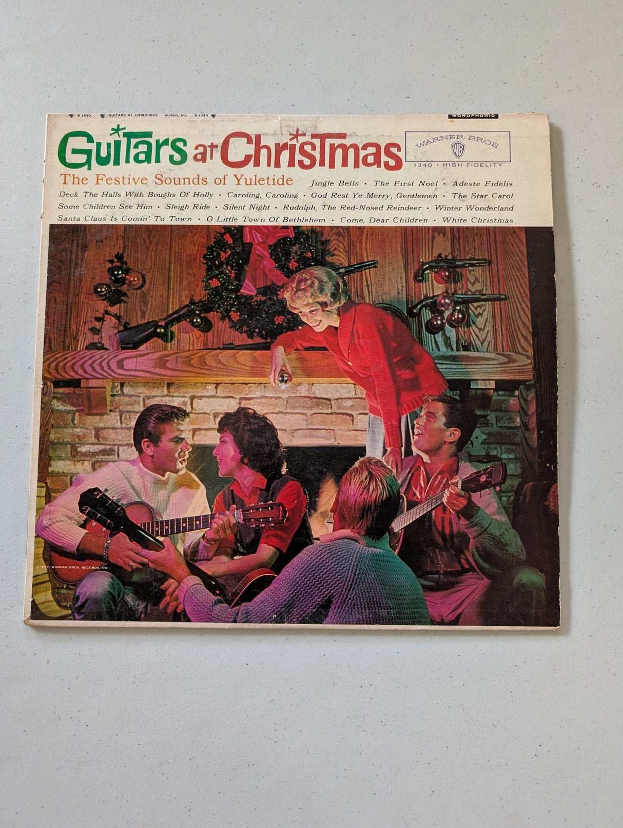 Disco de vinilo "The Guitars At Christmas" (Warner Bros. B1340, The Guitars Inc., 1959) (álbum de vinilo navideño)