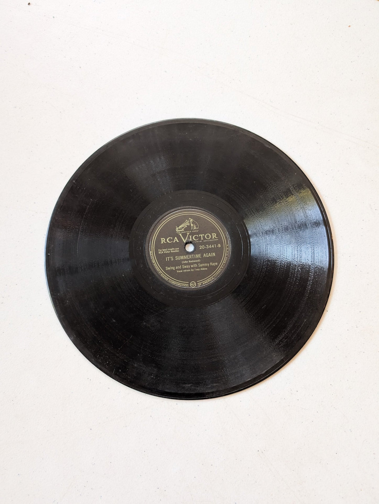 Balancearse y balancearse con Sammy Kaye Habitación llena de rosas y Es verano otra vez Shellac 20-3441