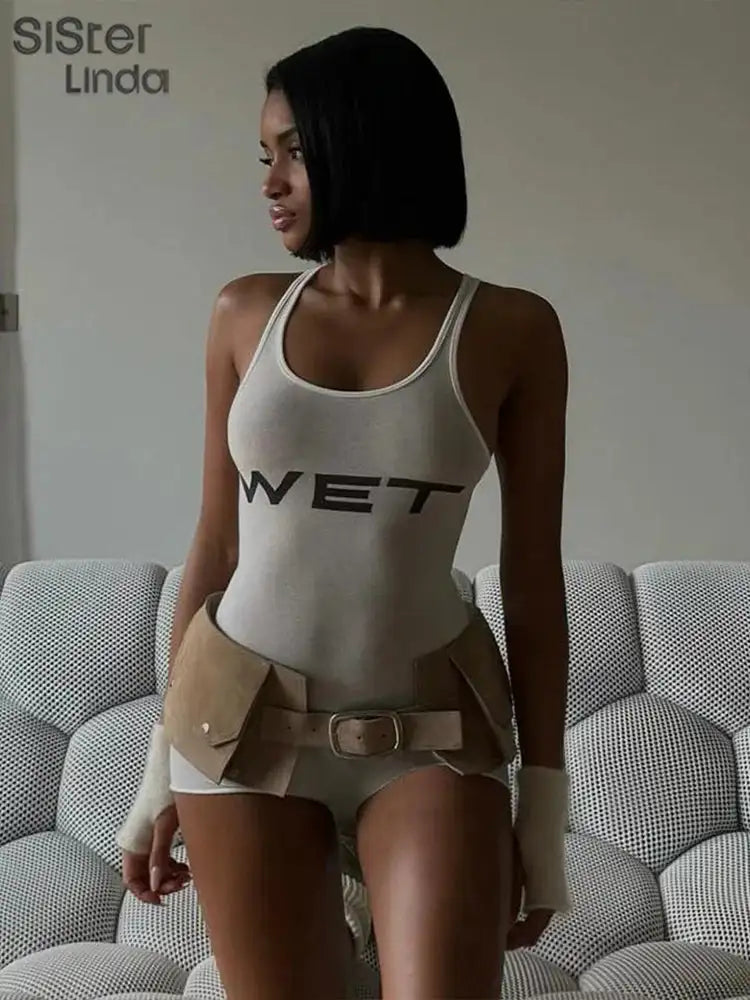 Mono corto informal auténtico para mujer, popular en verano de 2024, con tirantes, escote bajo y espalda descubierta, sin mangas, ideal para combinar con pantalones cortos.