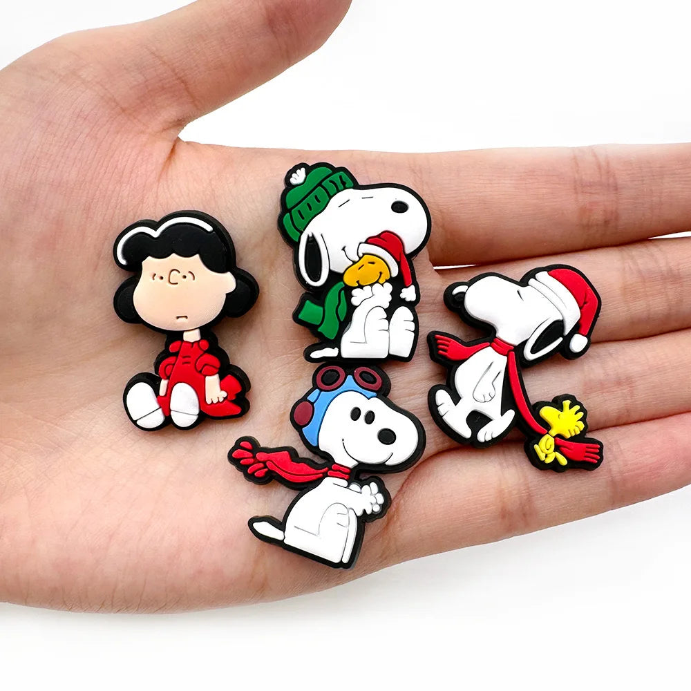 1-12 piezas de adornos para zapatos de dibujos animados de Snoopy de MINISO, accesorios clásicos para zuecos, sandalias, decoración de zapatos de jardín, pulseras con hebilla, regalos para niños