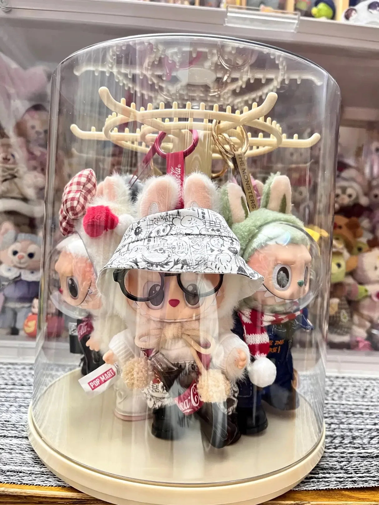 Boîte de présentation rotative transparente pour pendentifs Labubu, boîte de rangement pour poupées Labubu, résistante à la poussière et à l'humidité