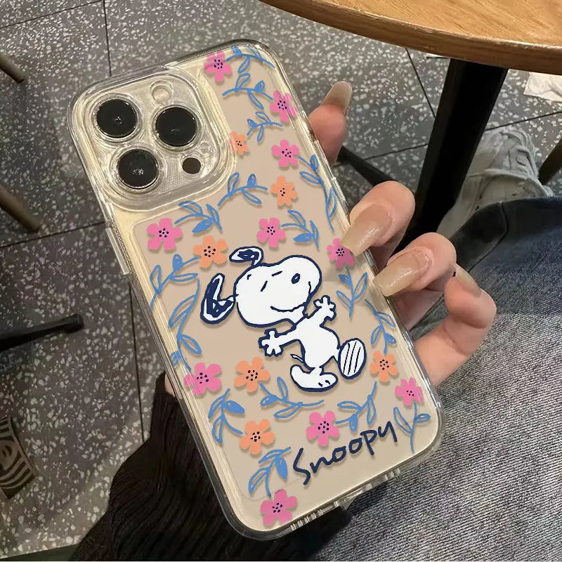 Funda para teléfono con diseño creativo de Snoopy y flores negras