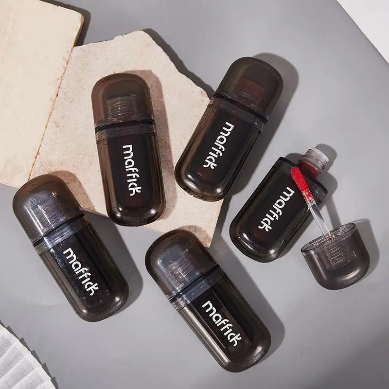 Lápiz labial hidratante y suavizante de labios de larga duración sin manchas. Brillo labial duradero.