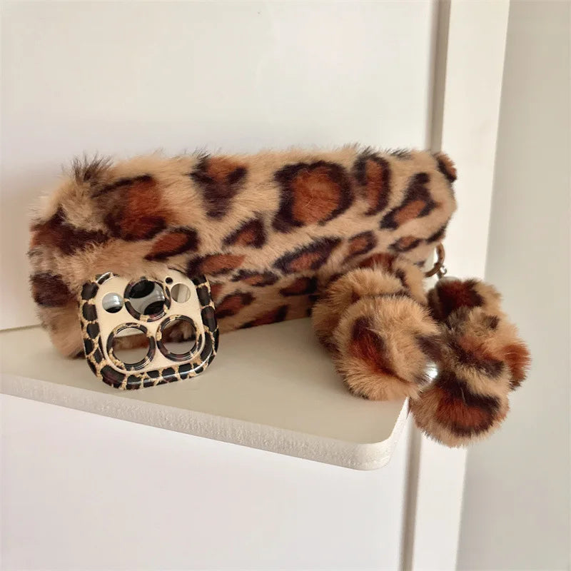 Funda de teléfono con soporte para lente de peluche de leopardo de moda para iPhone