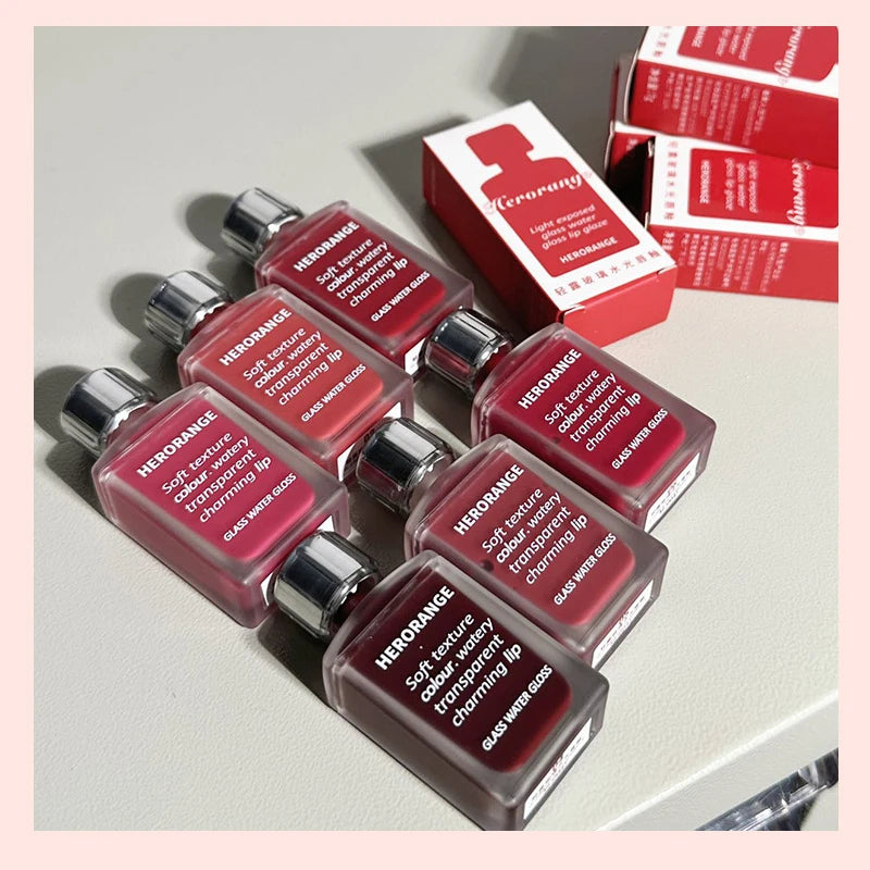 Laca de labios HERORANGE Light Glass-Like: brillo de espejo, fórmula hidratante, resistente a las manchas, de larga duración y que ilumina la piel.