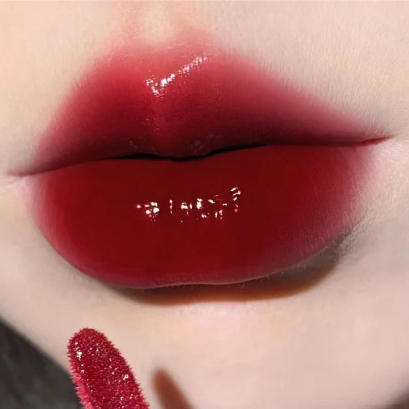 Laca de labios HERORANGE Light Glass-Like: brillo de espejo, fórmula hidratante, resistente a las manchas, de larga duración y que ilumina la piel.