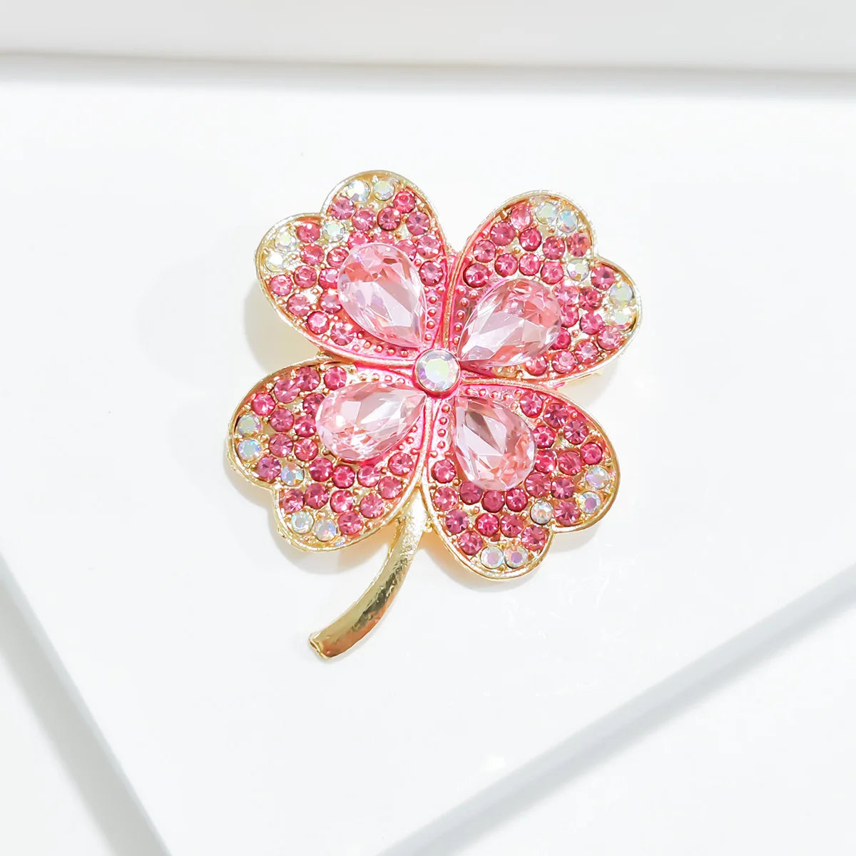 Cross border popular imitation emerald rhinestone four leaf clover brooch chest flower retro brooch - Lootquake