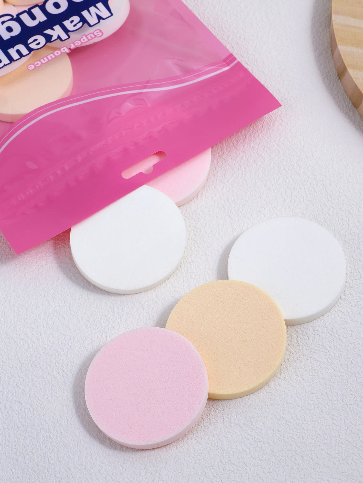 Lot de 16 houppettes de maquillage colorées sèches et humides, éponge de maquillage ronde, fond de teint doux pour le visage et outils de maquillage.