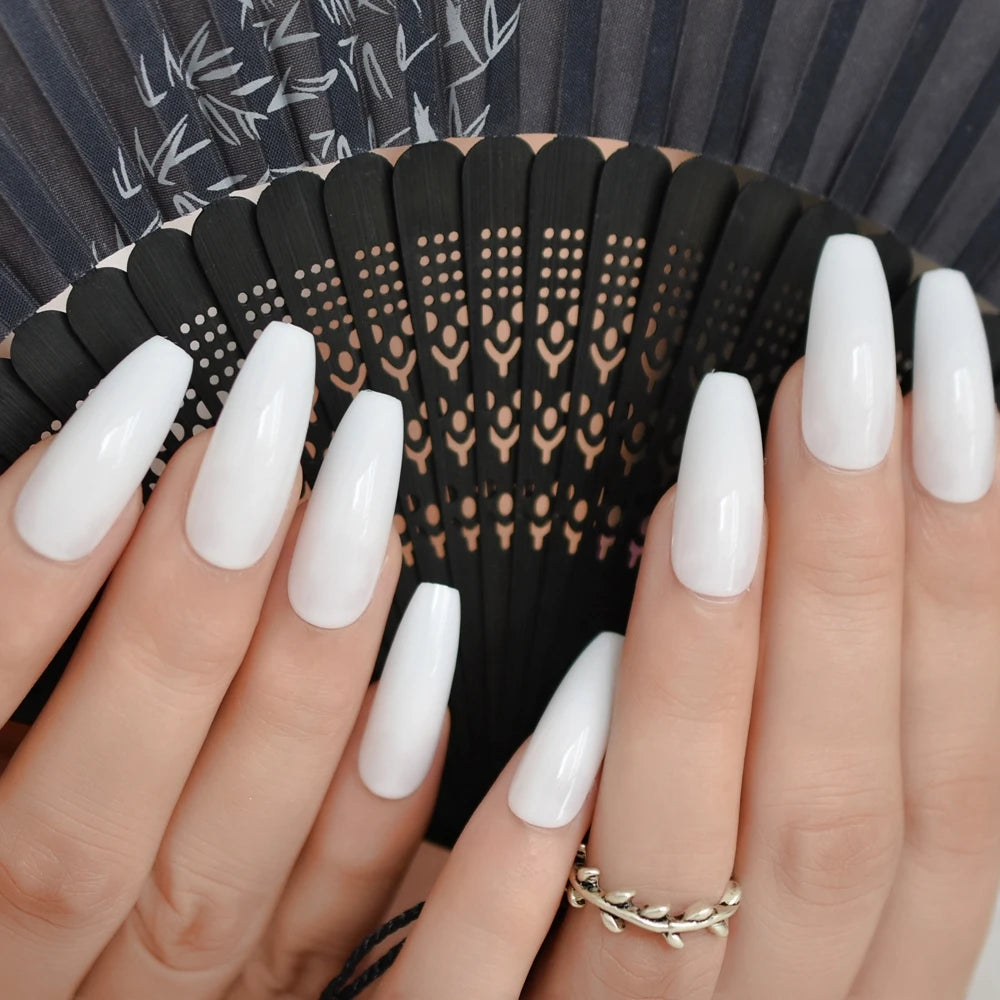 Uñas largas de bailarina de color blanco leche, brillo, color puro brillante, puntas de uñas acrílicas extra largas, esmalte de gel, cobertura 24